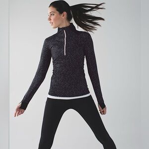 Lululemon Go The Distance 1/2 Zip
Butterfly Texture Mink Berry Black
Sz 4